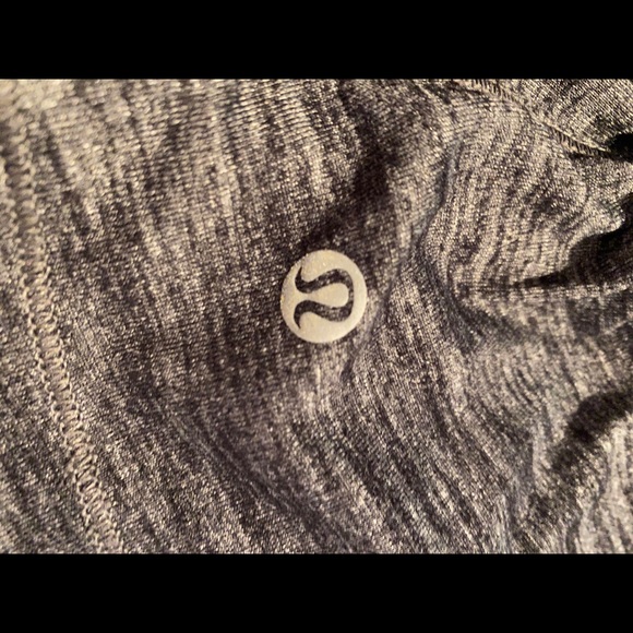 Two-tone yoga tank with built in bra - Picture 3 of 3